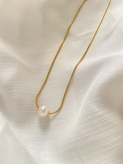 Pearl Charm Snake Chain Necklace, 18k Gold Titanium Thin Necklace, Minimalist Layering Necklace, Freshwater Pearl Charm Necklace, Gift Idea